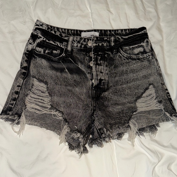 Vervet Pants - Stylish Black Distressed Jean Shorts